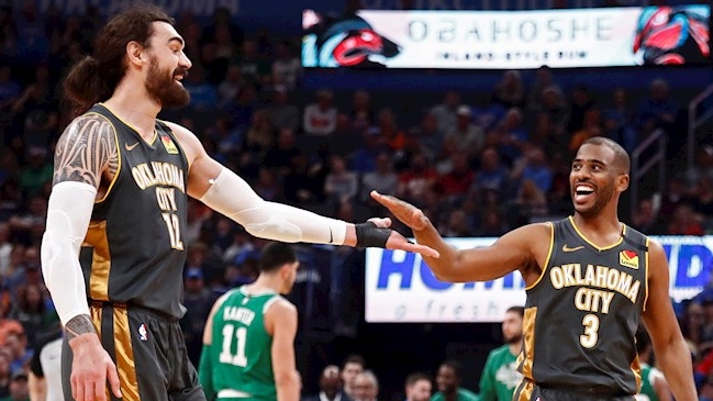 Steven Adams anotó el primer triple de su carrera con un tiro desde mitad de cancha