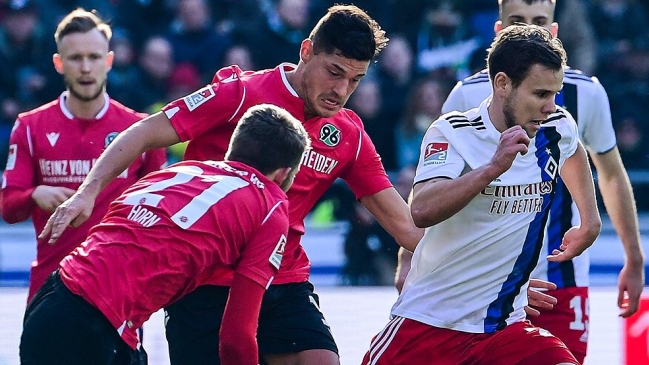 Miiko Albornoz fue titular en empate de Hannover ante Hamburgo