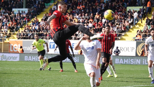 Junior Fernandes fue titular en derrota de Alanyaspor ante Genclerbirligi
