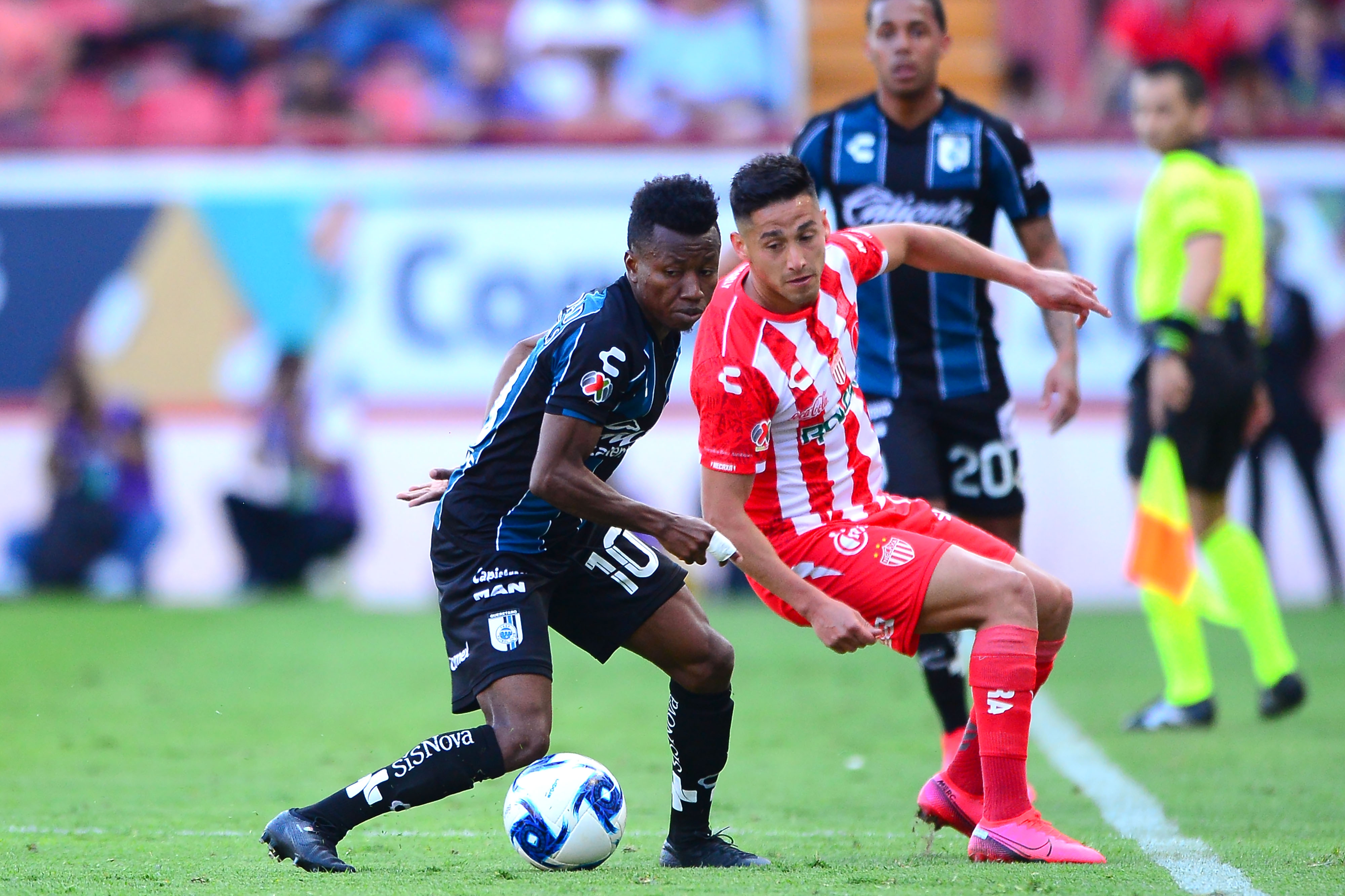 Necaxa perdió con tres chilenos en cancha ante Querétaro en la liga mexicana