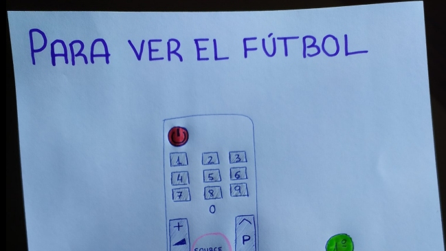 ¡Sacó aplausos! Le dibujó a su abuelo un tutorial del control remoto para que pueda ver fútbol