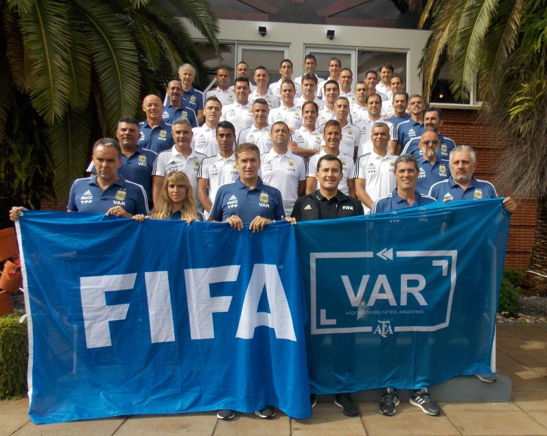 Enrique Osses lideró primera jornada del curso de implementación del VAR en Argentina