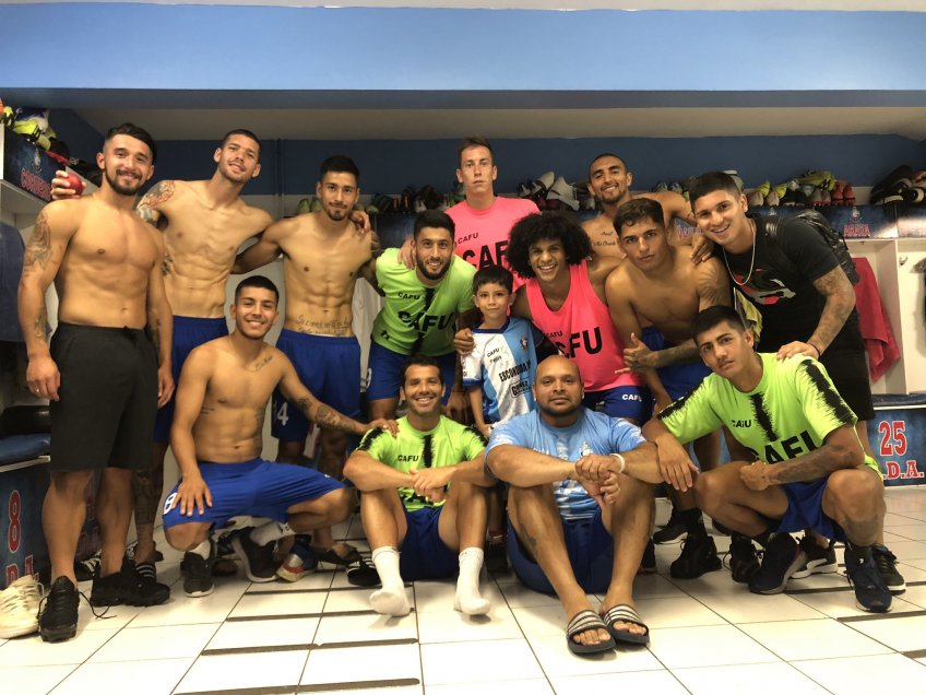 Eufórico niño hincha de Antofagasta fue agasajado por el plantel
