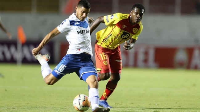 Vélez eliminó a Aucas de la Copa Sudamericana con un penal en el último minuto
