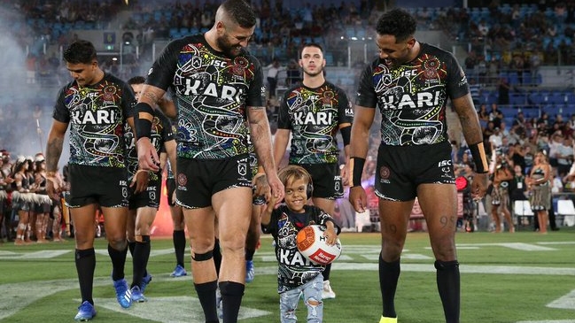 Niño que se viralizó por ser víctima de bullying tuvo una emotiva aparición en un partido de rugby