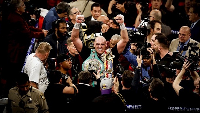 Tyson Fury se lució cantando “American Pie” arriba del ring tras vencer a Deontay Wilder