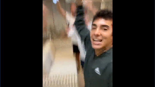 El íntimo festejo de Cristian Garin junto a su equipo tras el título en Río