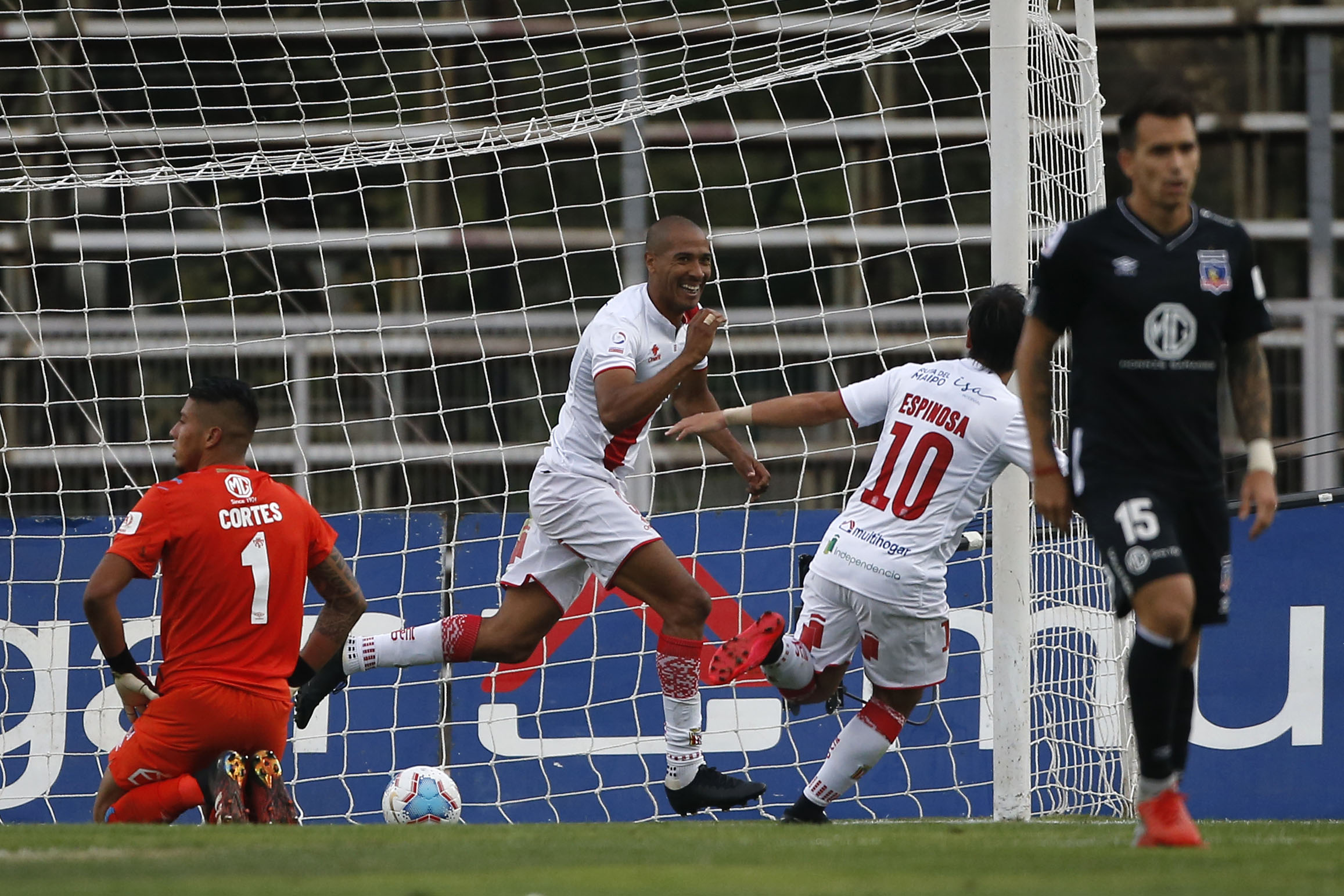 Diego Vera abrió la cuenta para Curicó Unido y golpeó a un dormido Colo Colo