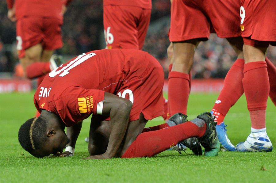 Mohamed Salah y Sadio Mané salvaron el invicto de Liverpool y hundieron a West Ham