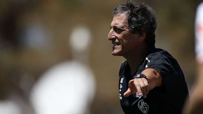 Colo Colo desvinculó al técnico Mario Salas
