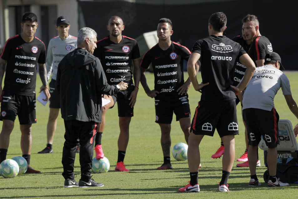 Reinaldo Rueda trabajó con plantel completo en una nueva sesión en el microciclo de la Roja
