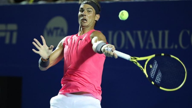 Nadal avanzó con solidez a los octavos de final en Acapulco