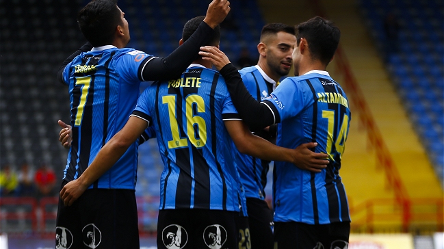 El desordenado festejo de Huachipato tras clasificar en Copa Sudamericana