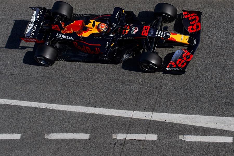 Vettel dominó y Hamilton rompió motor en entrenamientos oficiales de la Fórmula 1