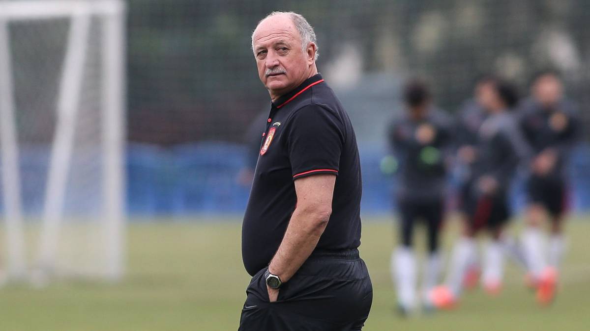 Scolari genera división en directorio de Colo Colo por dichos sobre Pinochet