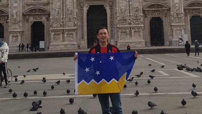 Prensa italiana destacó a chileno que viajó a ver partido de AC Milan suspendido por coronavirus