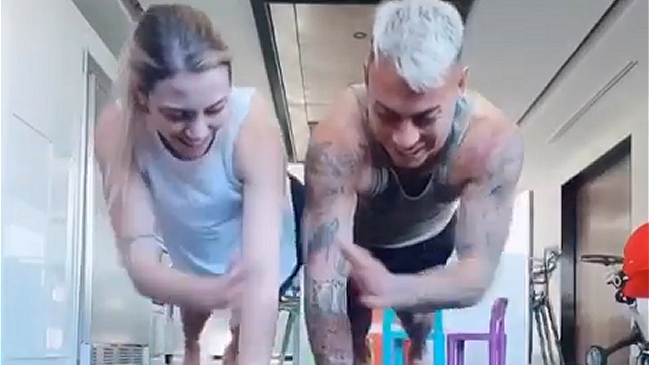 Eduardo Vargas y Daniela Colett superaron el Plank Challenge