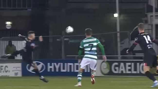 La magnífica volea que deslumbró en el fútbol irlandés