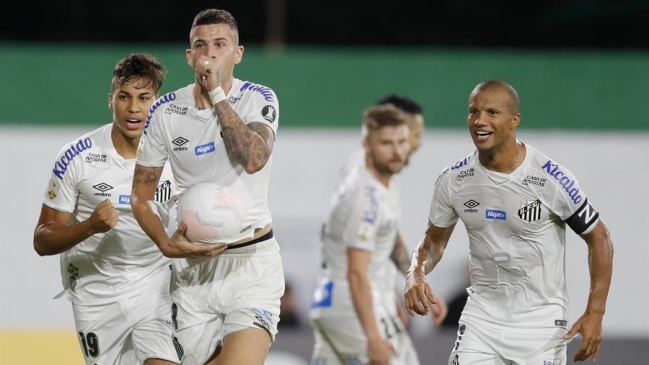 Santos derribó de visita a Defensa y Justicia en su estreno en Copa Libertadores