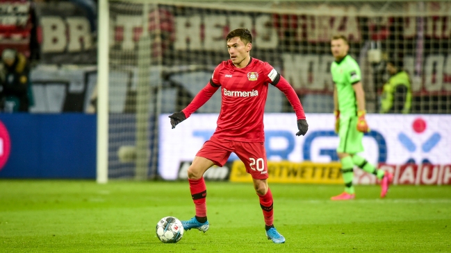 Charles Aránguiz marcó un gol en la clasificación de Bayer Leverkusen a semis de la Copa alemana