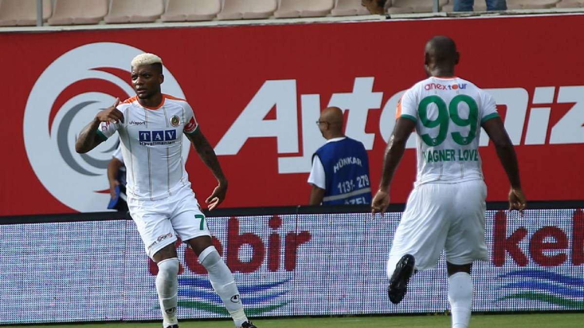 Junior Fernandes marcó en la agonía y dejó a Alanyaspor cerca de la final en la Copa de Turquía