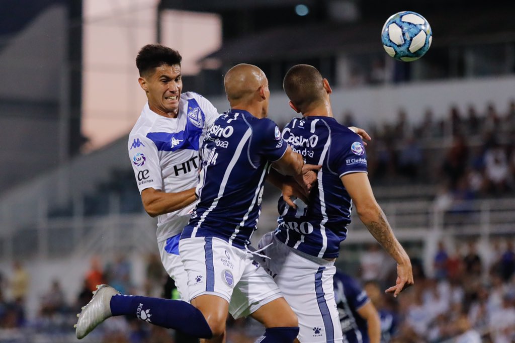 Pablo Galdames fue titular en caída de Vélez ante Godoy Cruz en la Superliga