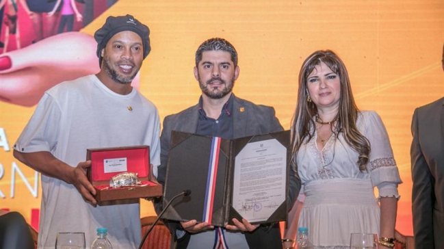 Detenidas dos mujeres en el caso que retiene a Ronaldinho en Paraguay