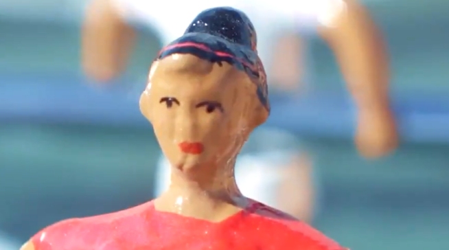 Un homenaje a las futbolistas: El primer taca-taca con jugadoras