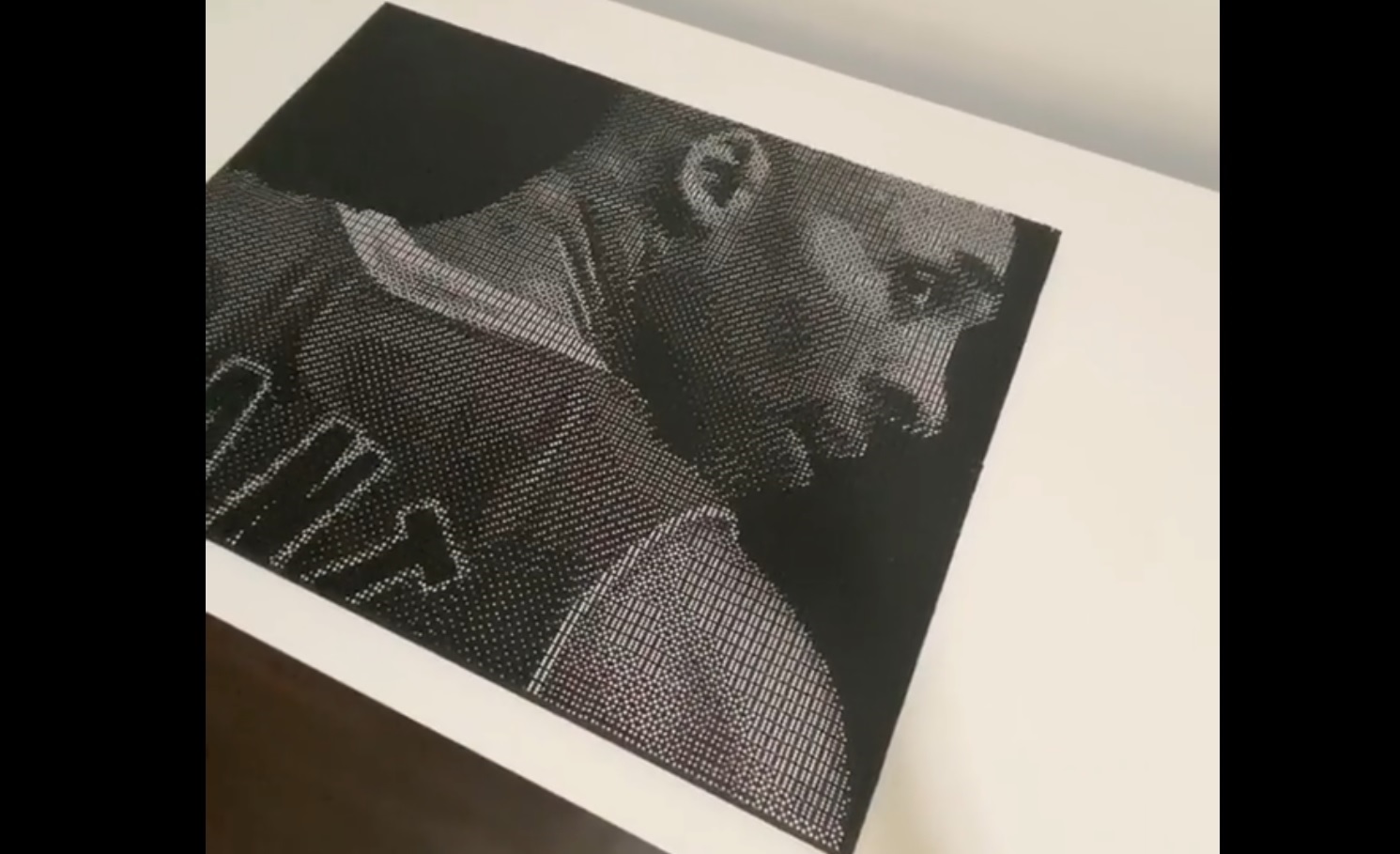 Artista creó un impresionante cuadro de Kobe Bryant con cinco mil dados