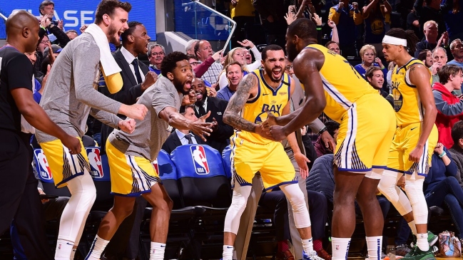 Golden State Warriors superó a Philadelphia 76ers y cortó su mala racha en la NBA