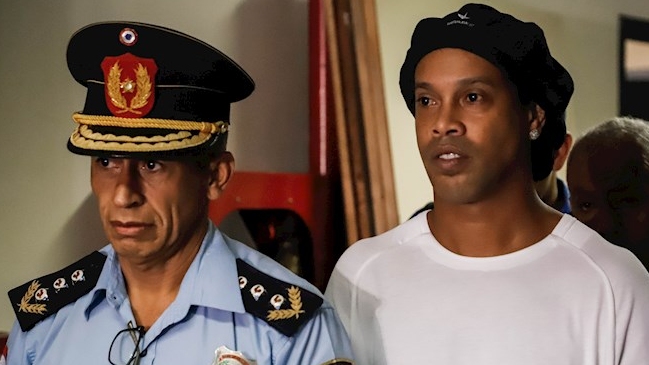 Abogado de Ronaldinho: “El no sabía que estaba cometiendo un delito, es tonto”