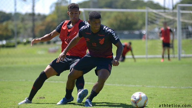 Athletico Paranaense entrenó en San Carlos de Apoquindo con miras a su duelo con Colo Colo