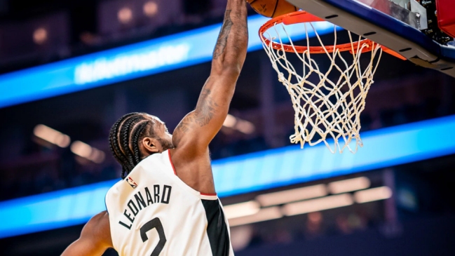 Clippers batieron a Warriors en un duelo marcado por medidas de prevención