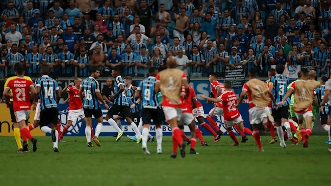 ¡Escándalo! La masiva pelea entre los planteles de Gremio e Inter por Copa Libertadores