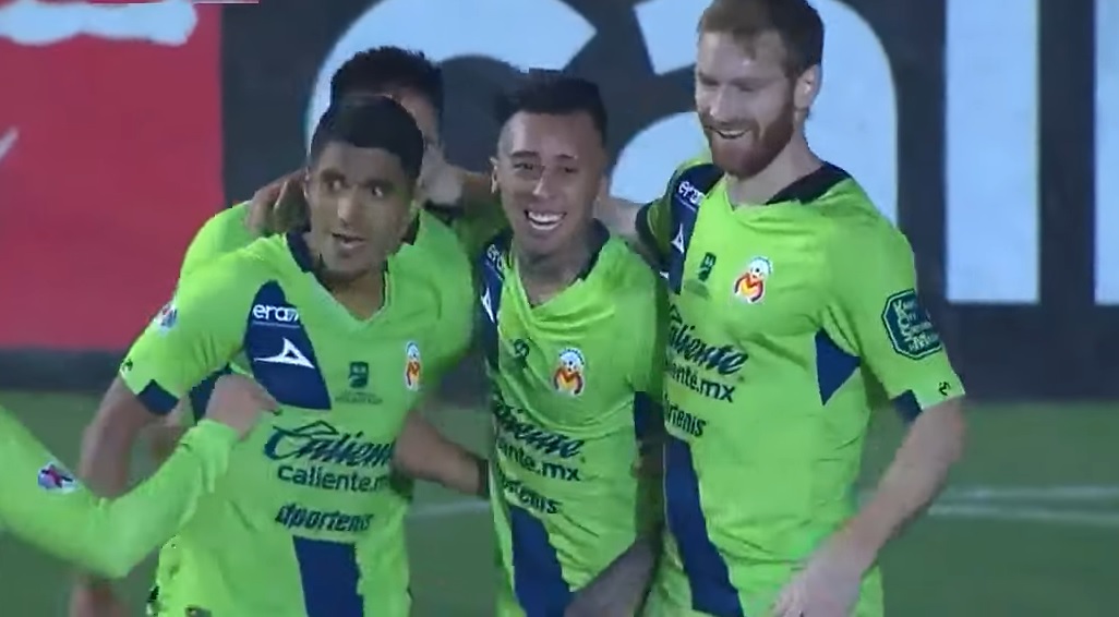 Martín Rodríguez anotó con un certero cabezazo en goleada de Morelia sobre Querétaro