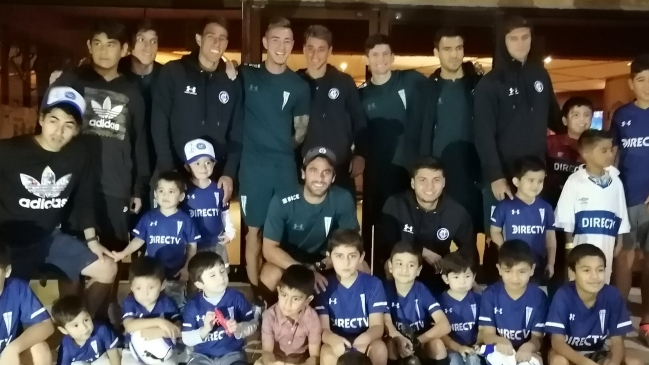 Plantel de la UC compartió con niños de escuela de fútbol de Copiapó tras vencer a Cobresal