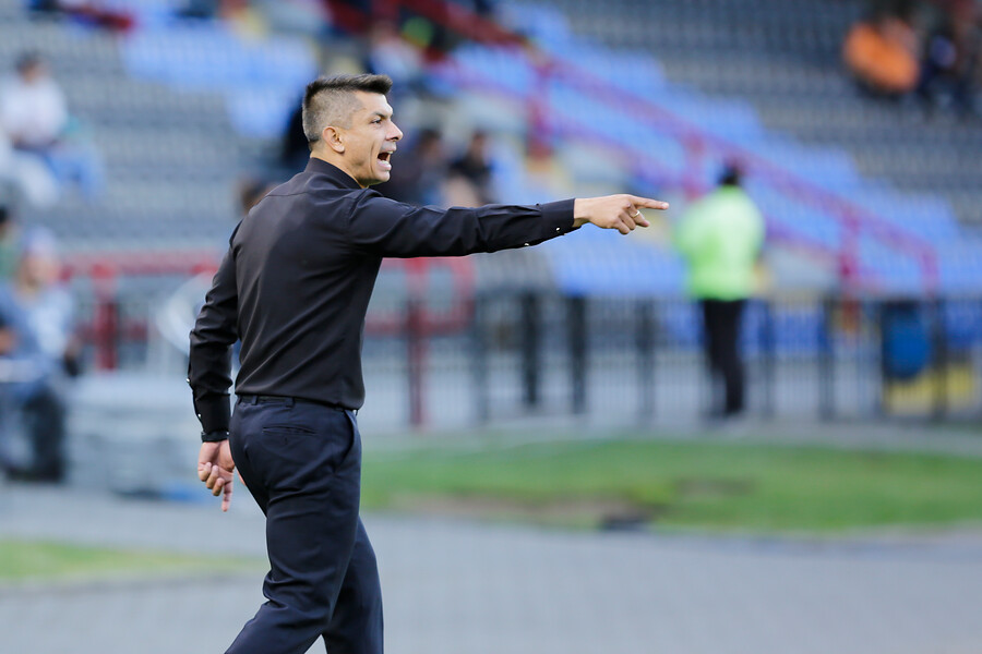 Técnico de Huachipato por el coronavirus: Se debe suspender el torneo, estamos muy expuestos