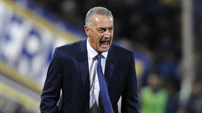 En Colo Colo tomó fuerza la opción del argentino Gustavo Alfaro