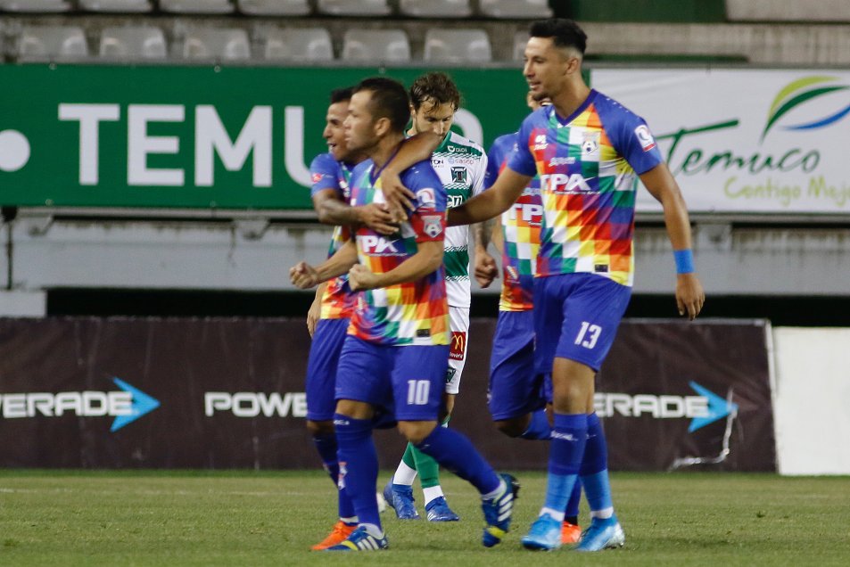 Temuco doblegó a un luchador San Marcos de Arica en duelo sin público en el “Germán Becker”