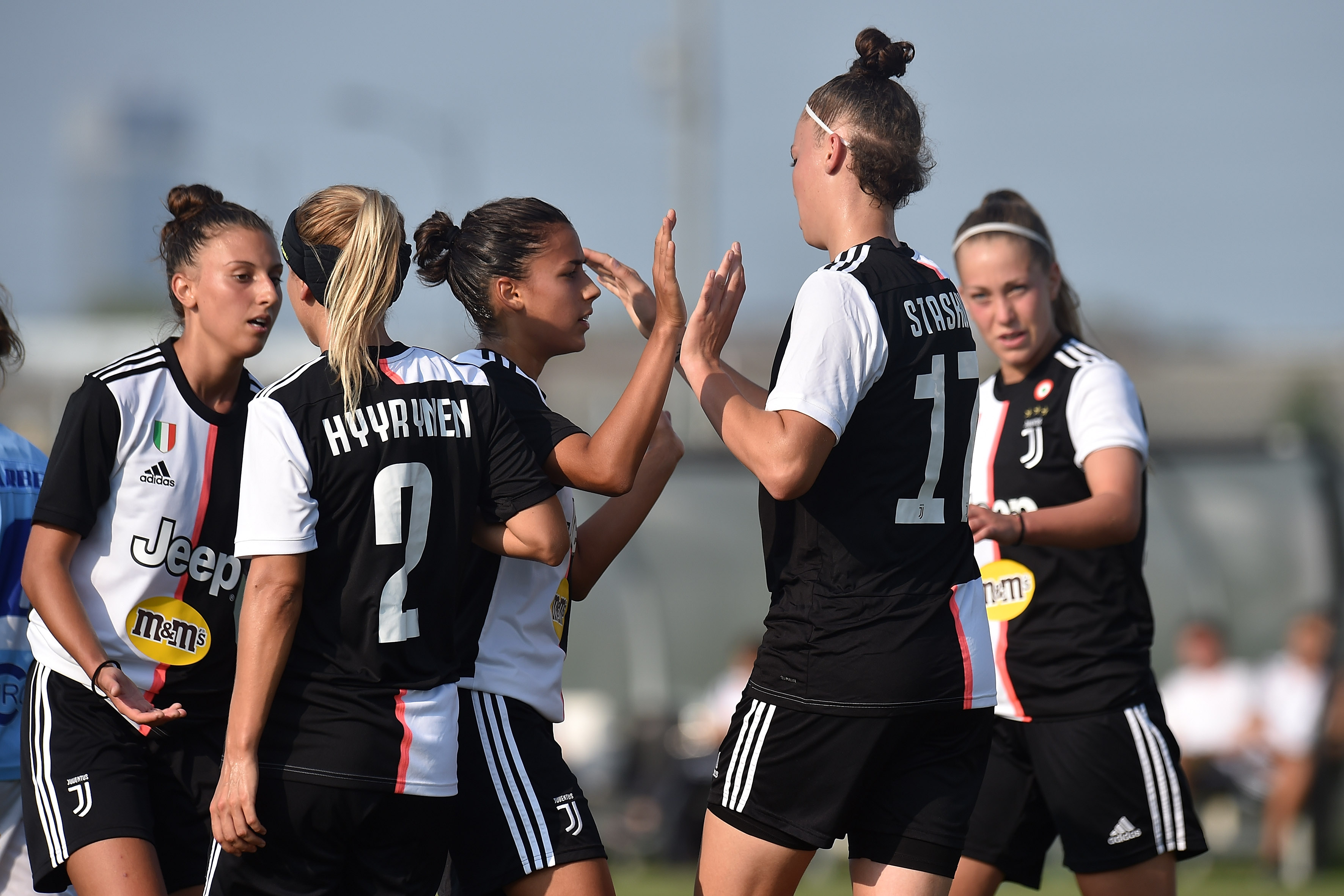 Diez jugadoras de Juventus están en cuarentena por contacto con contagiado