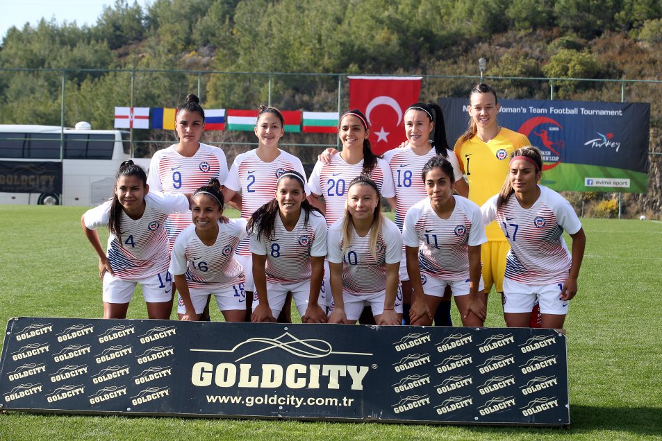 FIFA suspendió el repechaje de fútbol femenino entre Chile y Camerún