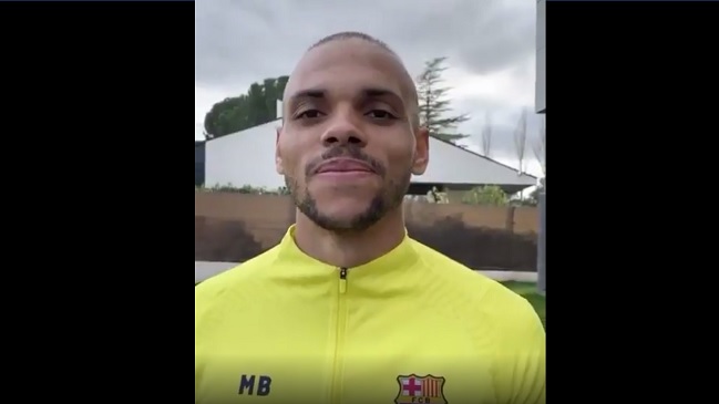 Todo sirve en cuarentena: Martin Braithwaite simuló un partido de Champions junto a sus hijos