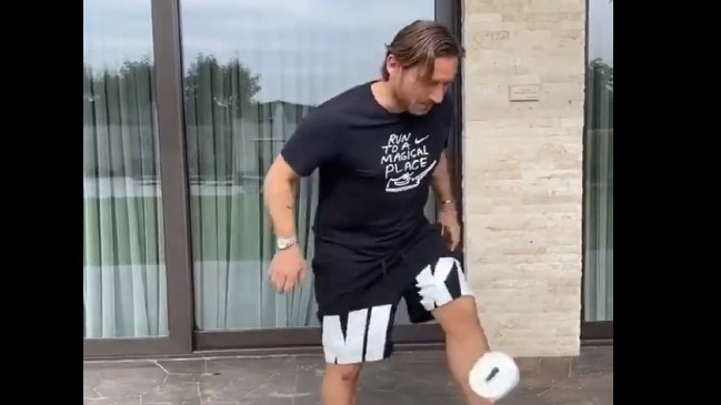 Futbolistas se divierten con el desafío de los “10 Toques Challenge”