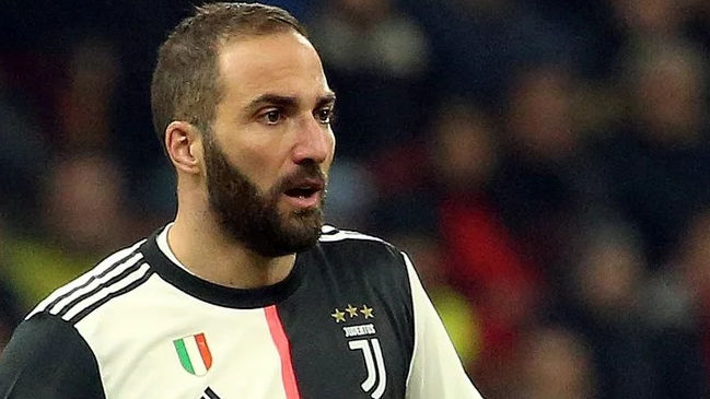 Gonzalo Higuaín viajó a Argentina para cuidar a su madre tras cumplir cuarentena en Italia