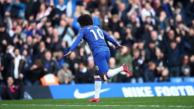 Willian está dispuesto a jugar en Chelsea sin contrato si la temporada se extiende