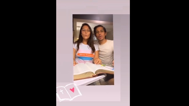 Matías Fernández leyó un versículo de la Biblia junto a su pareja en desafío de Instagram