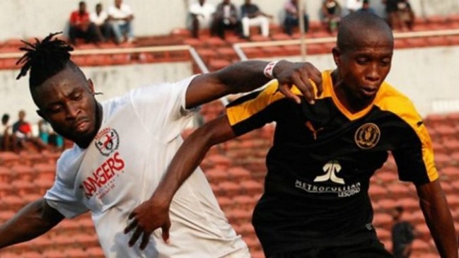 Dos futbolistas nigerianos murieron en violento accidente vehicular