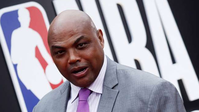 Charles Barkley dio negativo por coronavirus tras someterse a exámenes