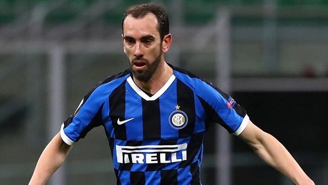 Diego Godín regresó a Uruguay tras fin de su cuarentena con Inter de Milán