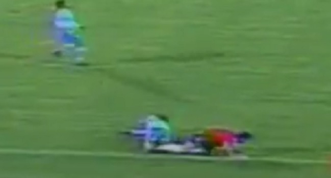 En el cumpleaños de Luis Chavarría recordamos su “celebre” patada a Enzo Francescoli